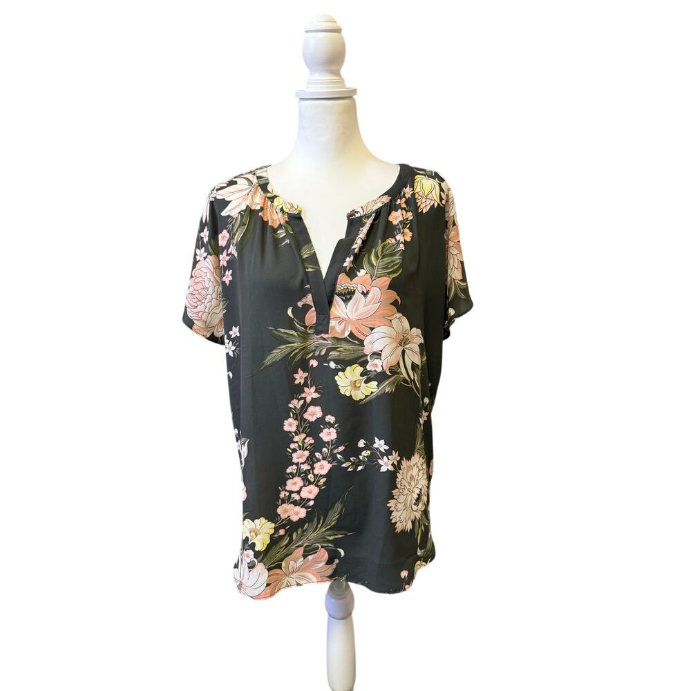 Ann Taylor the LOFT short sleeve floral v cut blouse womens large